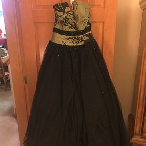 Beautiful prom dress for sale!